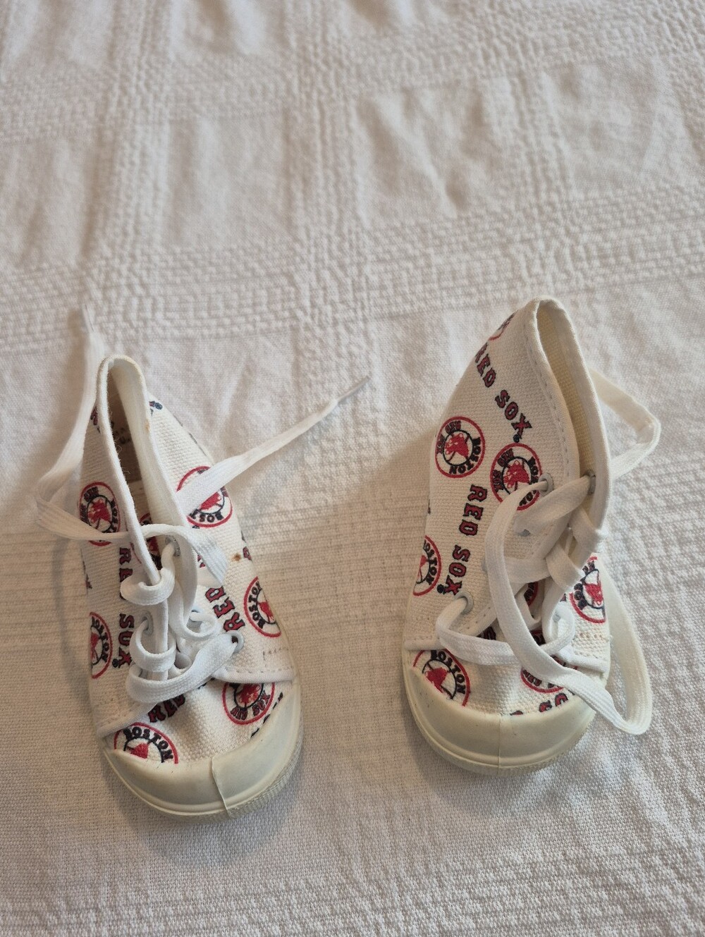 Vintage Boston Red Sox baby size 2 high top allover design sneakers VGUC 1 spot